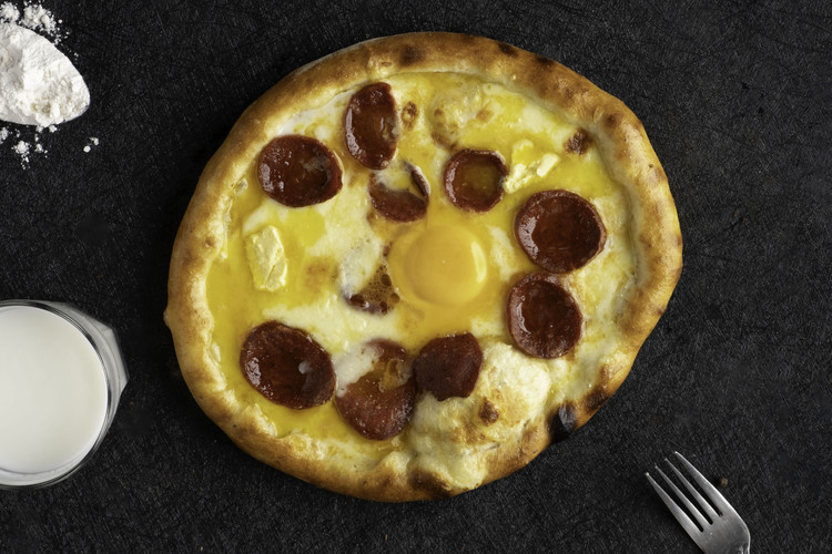 Sucuklu Kaşarlı Açık Pide