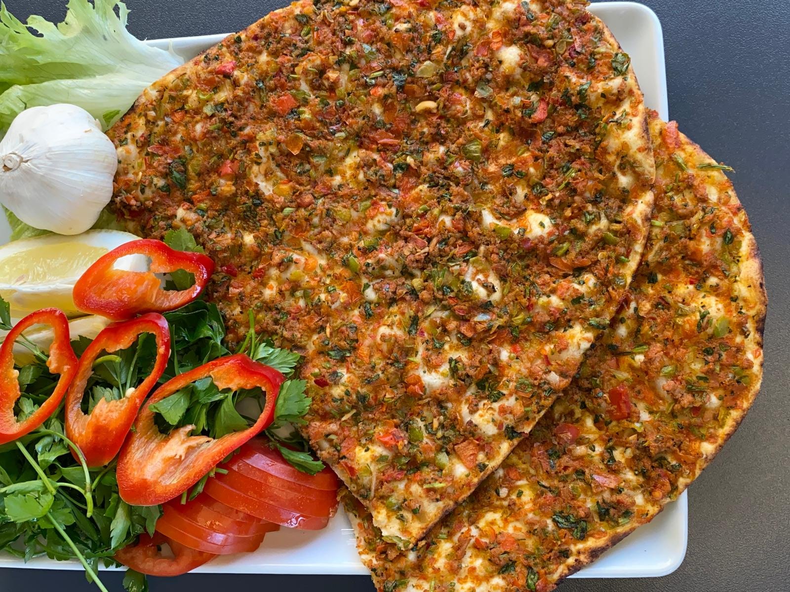 İÇİBOL LAHMACUN