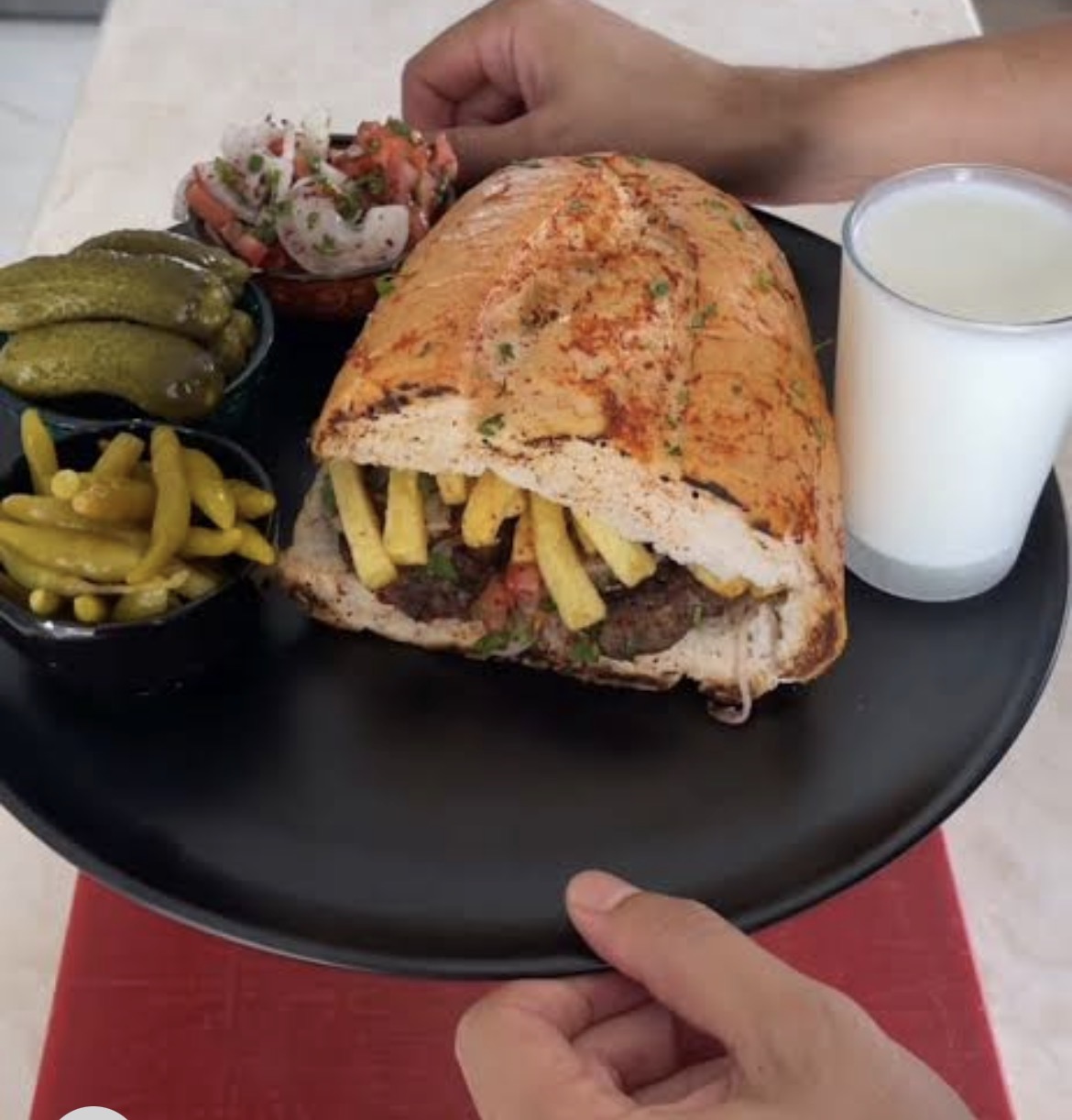 Köfte ekmek patates içecek